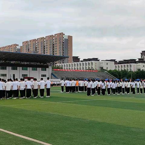 风雨砺心 青春展翼——遵化市第一中学﻿2026级高一军训纪实第二天