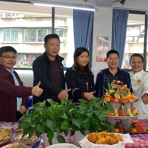 龙城中学美食节狂购-佳肴义卖篇