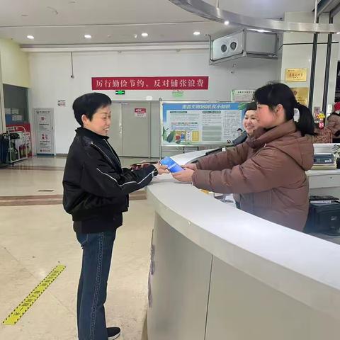 沿街拾机归原主 营运服务有温度