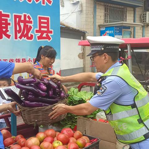 交管城管联合执法    共建文明交通环境