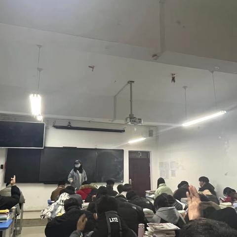 《学生宿舍安全教育》主题班会简报