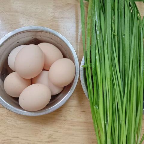 新希望幼儿园小班食育课程——《韭菜鸡蛋饼》