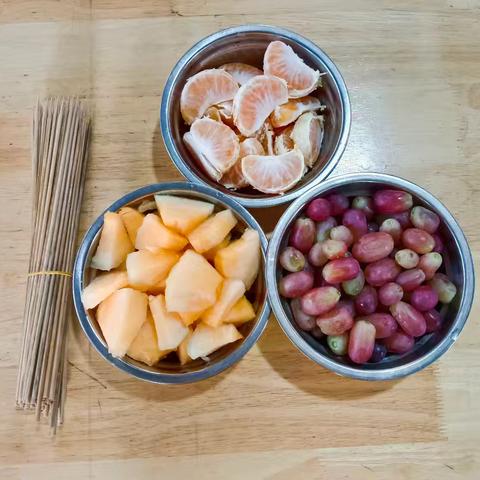 新希望幼儿园中班食育课程——《水果串串🍊🍈🍇》