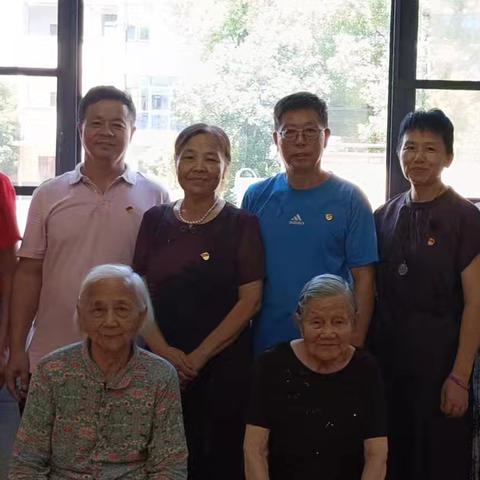 不忘初心情怀深，奋斗不止夕阳红——长沙市天剑社区离退休一支部老党员们走进金洲镇敬老院，传递爱与温暖。