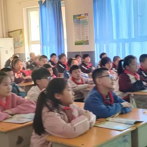 第五小学音乐课—《歌声与微笑》听评课