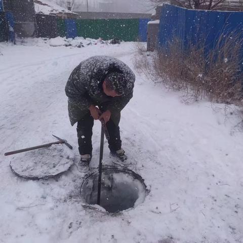 顶风冒雪忙维修