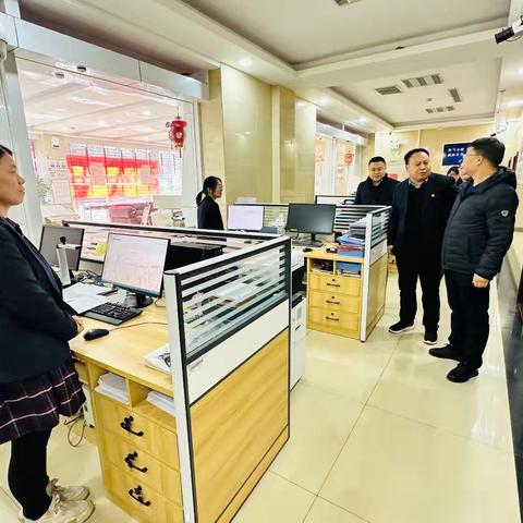 决算慰问送祝福 暖心关怀鼓干劲
