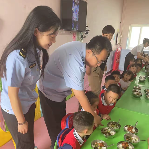 严把校园食品安全关 市监泾河新城分局茯茶镇市监所开展校园陪餐活动