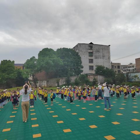 初探小学   “幼”见成长        ——三墩乡中心幼儿园幼小衔接活动