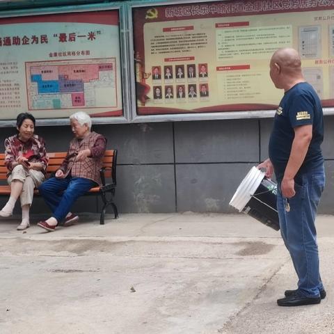 爱心企业捐赠暖人心，社区共建共享幸福情 ——中建华阳企业助力长乐中路街道金康社区打造宜居“休憩港湾”