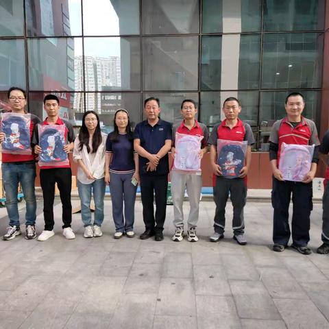 长乐中路街道金康社区暖心行动：为新就业群体子女送“开学礼”