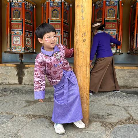 鼓楼巷幼儿园中一班“绘本留声机”《勇敢做自己》