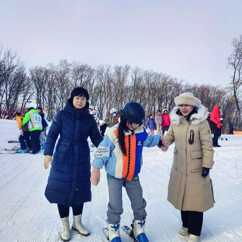 玉树琼枝庙香山   龙腾虎跃舞梨花 ——兴盛小学六年级滑雪体育课纪实