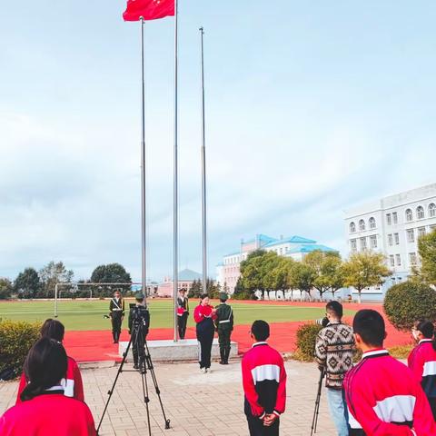 陈巴尔虎旗第一中学升旗仪式—— 国旗下的国防安全教育