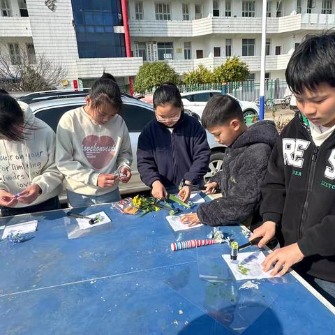 **邓巷村童伴之家开展清明植物拓染主题活动**