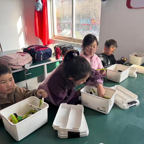 2025年西街小学乐高社团