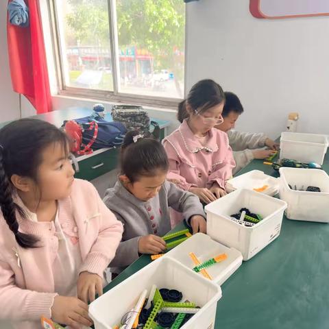 2025年西街小学乐高社团