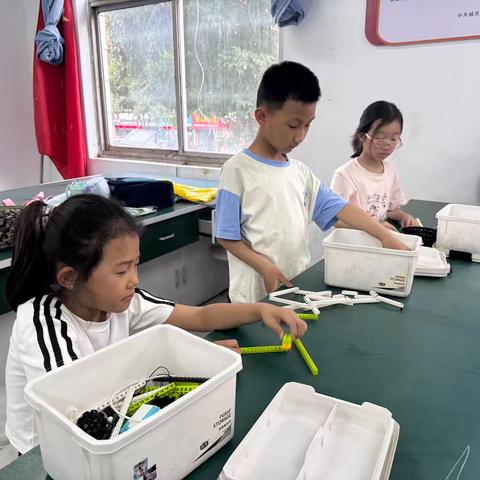 2025年西街小学乐高社团