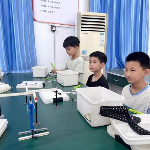 2025年西街小学乐高社团