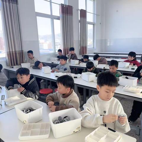 水磨头小学乐高社团-移动篮筐