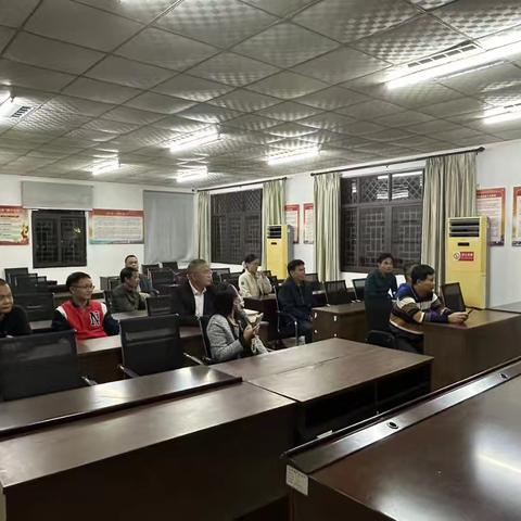 美德村组织收看第95期乡村振兴电视夜校