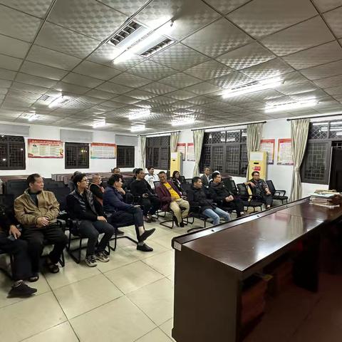 美德村组织收看第98期乡村振兴电视夜校