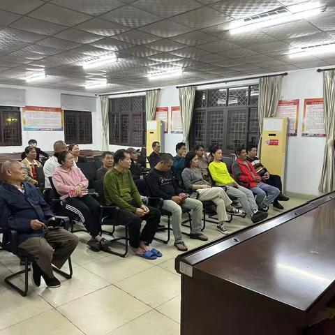 美德村组织收看第100期乡村振兴电视夜校