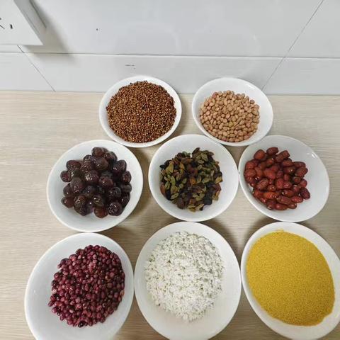 腊八暖粥送温情 原平公寓暖人心