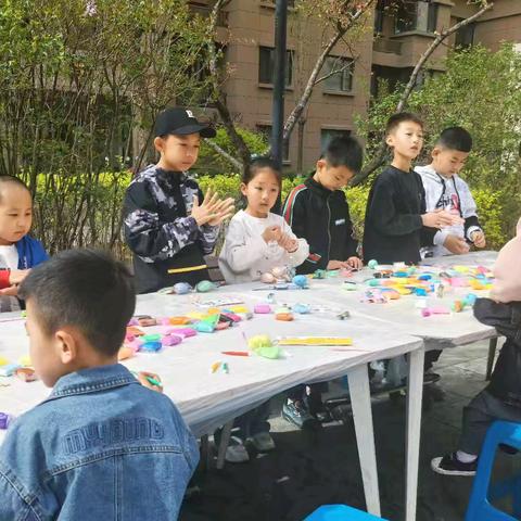 鑫红苑小区党支部开展“庆五一”主题活动