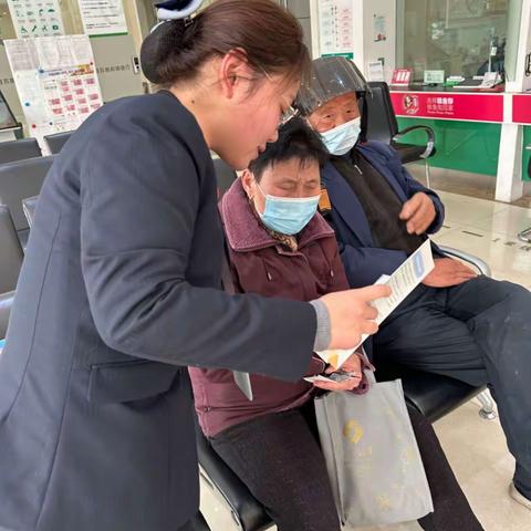 句容苏南村镇银行以"维护人民币流通秩序  打造和谐现金流通环境”为主题的”315”宣传活动