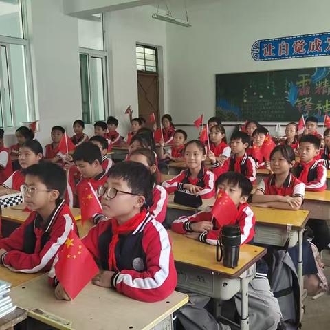 五（1）班庆十一“我爱祖国 同唱红歌”合唱比赛