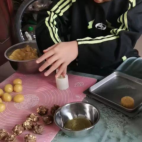 舞钢市第二小学五一班中秋节实践活动纪实