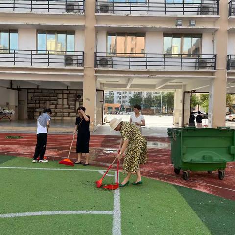 《台风洗礼显师魂，共筑净美新校园—海南省农垦直属第二小学》