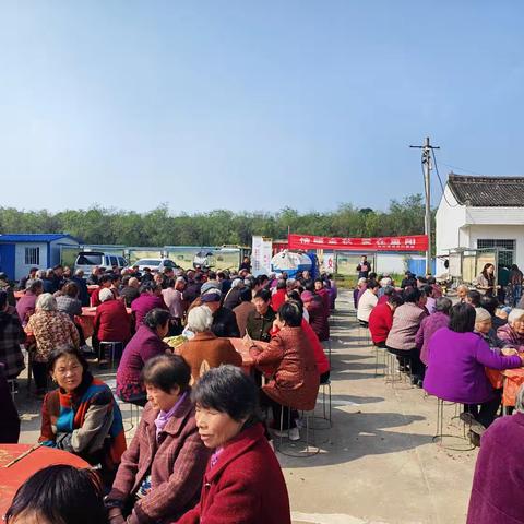 渭泉村开展“情暖金秋，爱在重阳”九九重阳节活动。