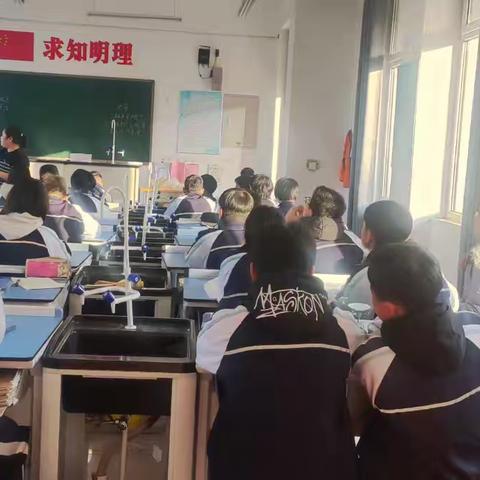 八年级物理组公开课：聚焦《质量》，共促成长