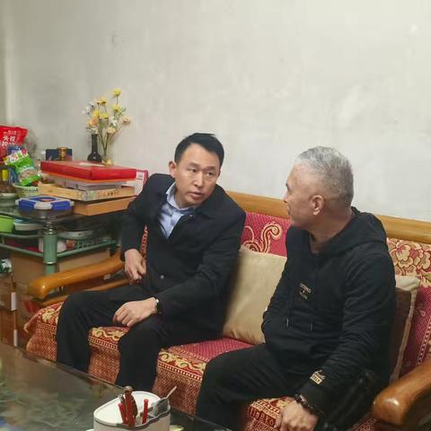 “铭记英魂，情暖烈属”——碑林区退役军人事务局局长王会民走访慰问安东街社区烈士遗属