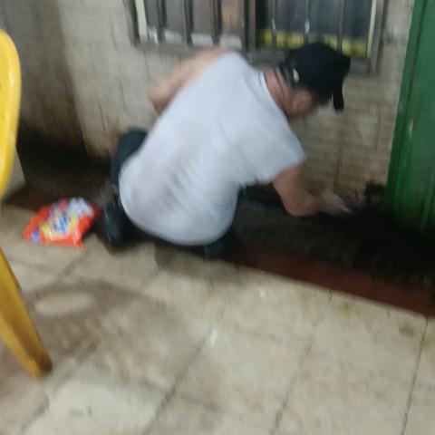 回辉文明市场 于2024年6月14日晚深入开展搬家式大扫除