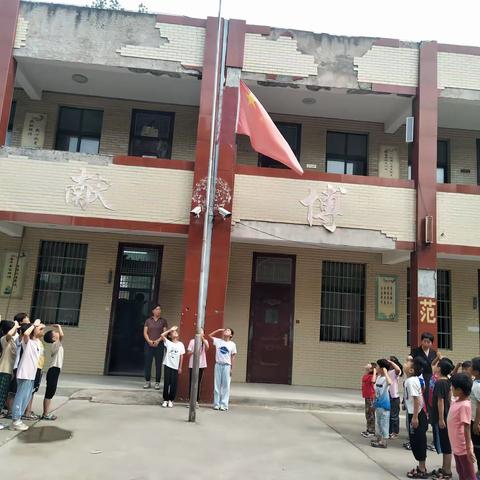 知宪学宪弘扬法制，构建和谐校园—祥符区半坡店乡黄龙庙小学升旗仪式主题教育