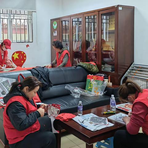 “庆团圆，迎新年”手工剪纸送祝福