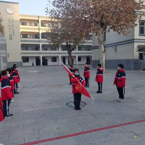 石家庄市友谊大街小学 国旗下的演讲     ——做一名遵纪守法的小学生