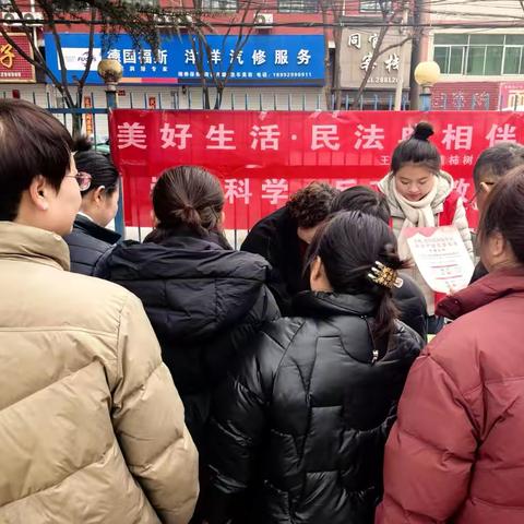 民法典普及进社区 普法宣传促和谐