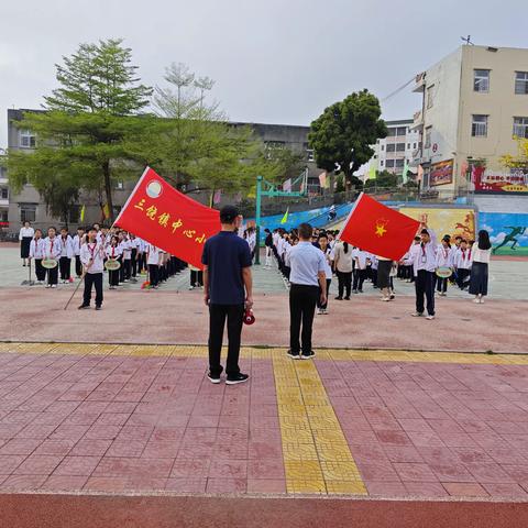 缅怀革命先烈 传承红色基因——饶平县三饶镇中心小学开展清明节祭扫烈士墓活动