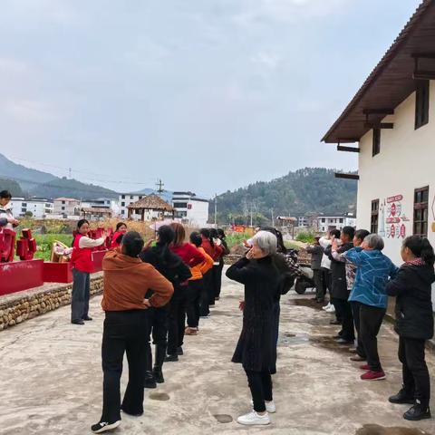 健康互助暖乡村，活力律动文明站