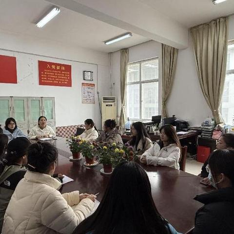 教师教育学院学生第二党支部召开接收预备党员大会