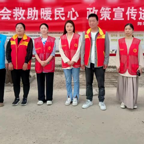 社会救助暖民心   政策宣传进万家