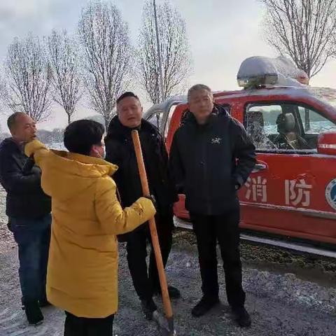 章党街道清雪除冰有力度 守护出行有温度