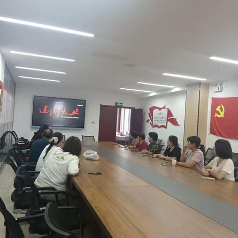 南河套村开展爱国电影观影活动