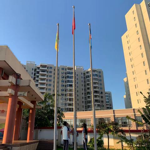 迎国庆，重安全——万宁市第三中学第五周升旗仪式