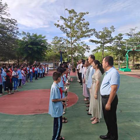 大岭学校开展教师节"师恩如兰，馥郁芬芳"献花活动