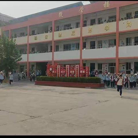 赵岗镇初级中学地震演练纪实